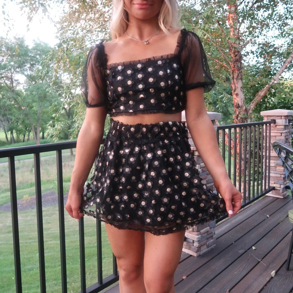 NWT Daisy Crop Two Piece Skirt Set - Picture 4 of 4